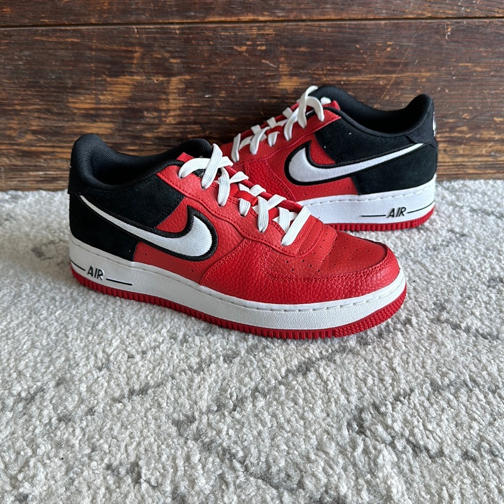 Nike Air Force 1 - 6Y. Red, black and white